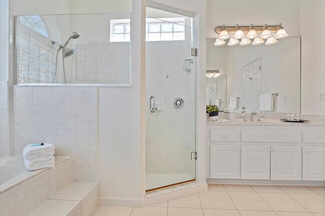 Building Photo - 23 Claridge Ct N