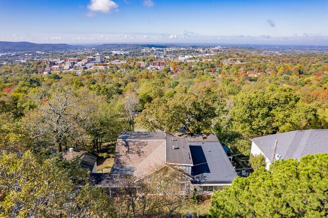 Building Photo - WHAT A VIEW!!! FULLY FURNISHED 5 BEDROOM & 4 BATH ON TOP OF MOUNT SEQUOYAH!!!