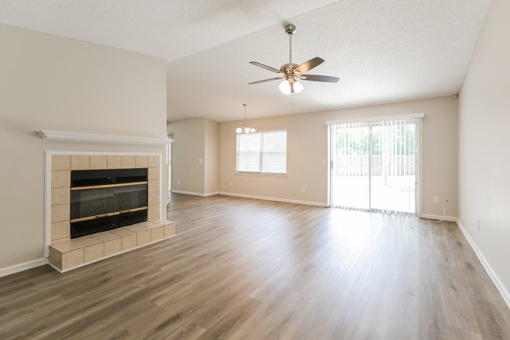 Building Photo - 11846 Marabou Ct N