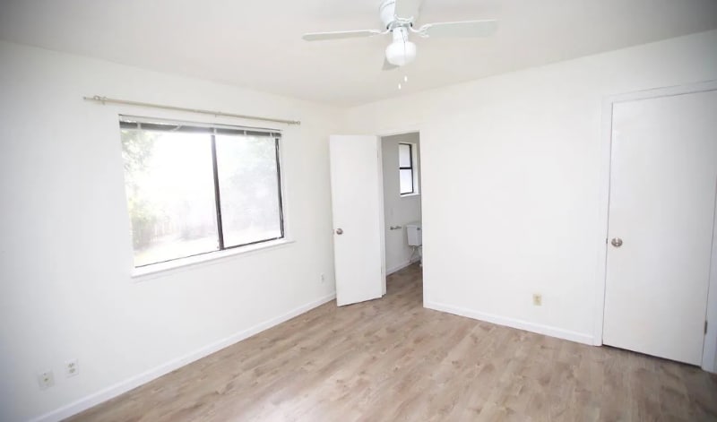 Building Photo - 2105 Cindy Ln