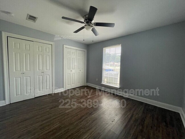 Building Photo - 5500 Dianna Dr