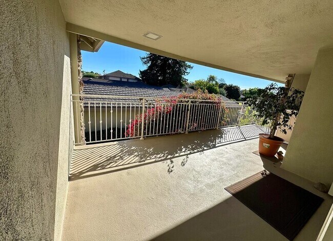 Building Photo - 305 Moreton Bay Ln