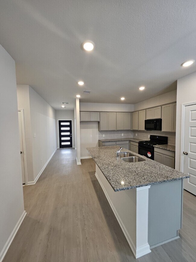 Building Photo - 2727 Crested Creek Ln