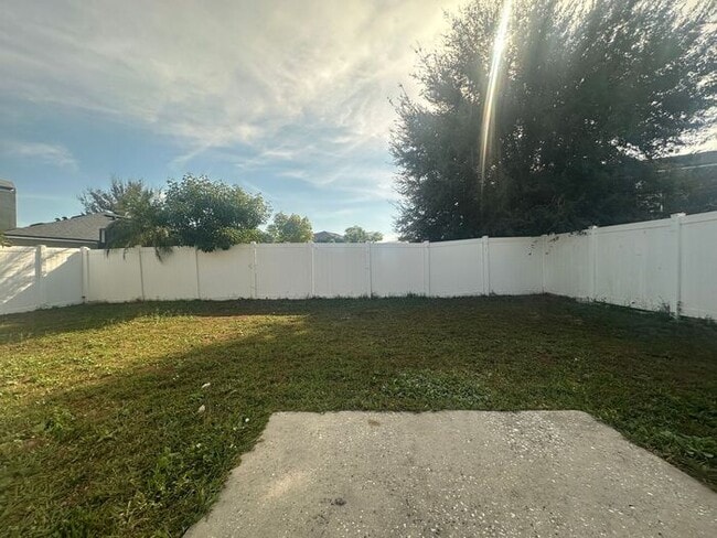 Building Photo - Great 4 Bedroom/2 Bathroom Home Available NOW!