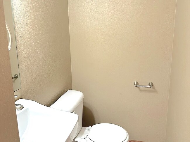 Building Photo - 309 Biggs Dr