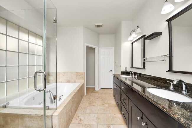 Building Photo - 4418 Ringrose Dr