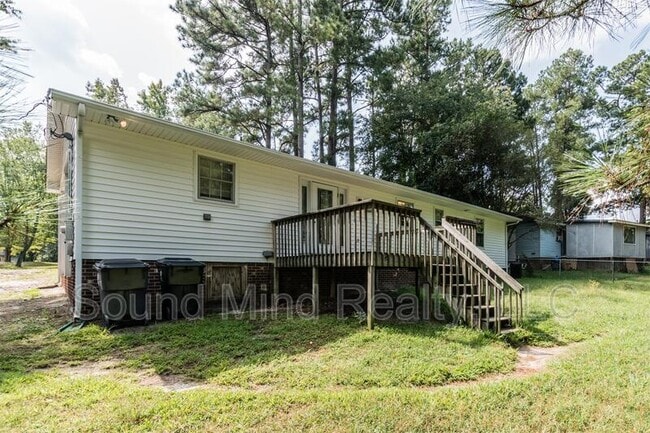 Building Photo - 663 Raymond Dr