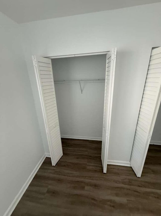 Building Photo - 902 E Tiffany Dr