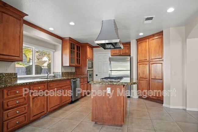 Building Photo - 500 Zinfandel Terrace