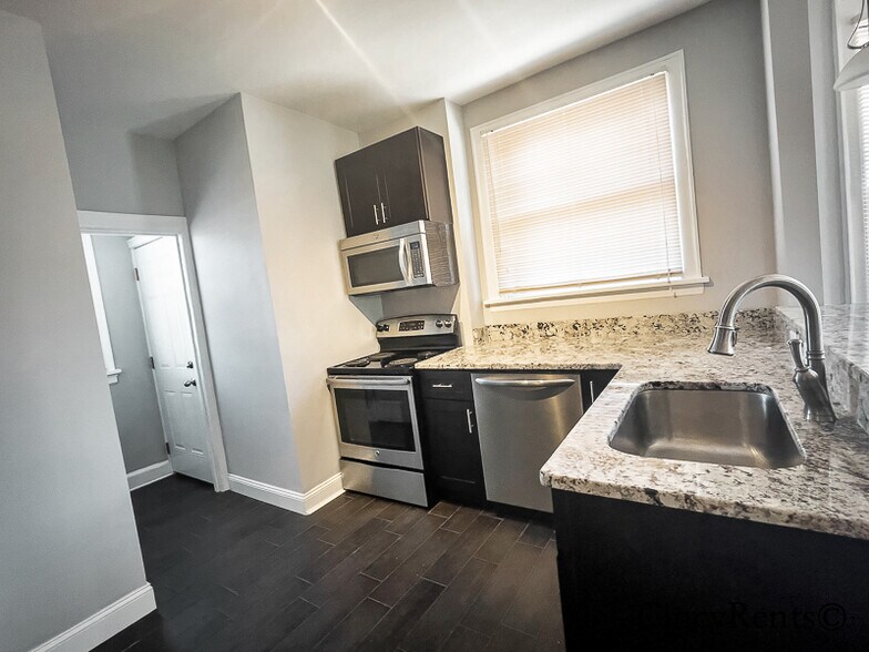 Building Photo - 2642 Madison Rd