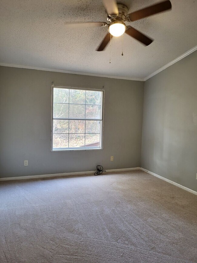 Building Photo - 1050 Isenhour Ct