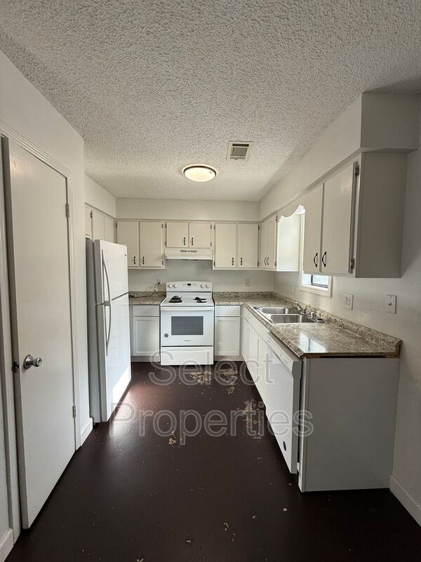 Building Photo - 1618 W Matthews Ave