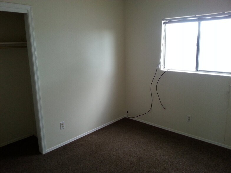 Building Photo - 2101 Elm St SE