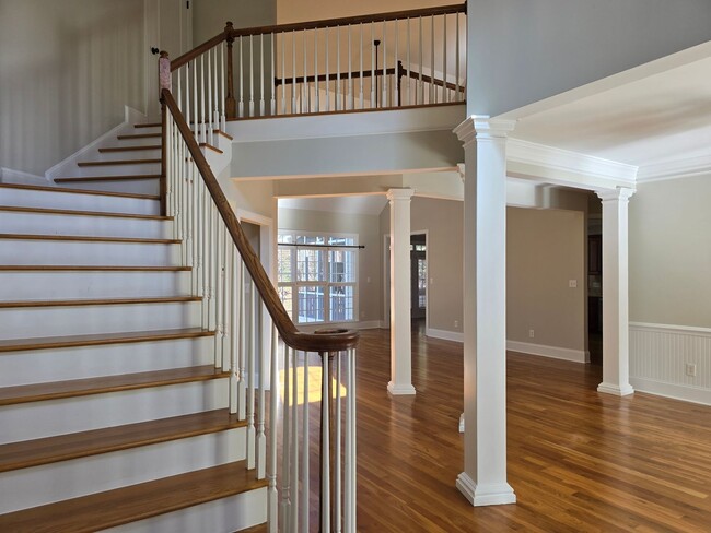 Building Photo - Charming 4-Bed, 5-Bath Home in Established Haswell Bluffs