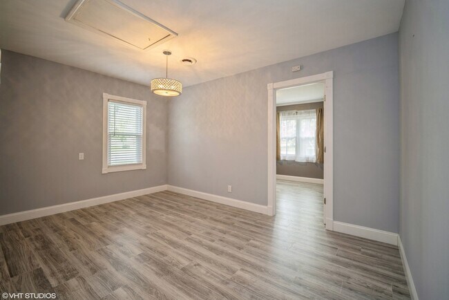 Building Photo - 685 Anthony Trail