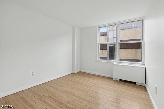 Building Photo - 712 N Broad St