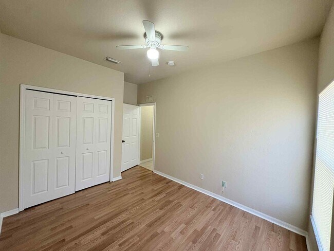 Building Photo - Charming 3-Bedroom 2 Bathroom and Garage in Lehigh Acres