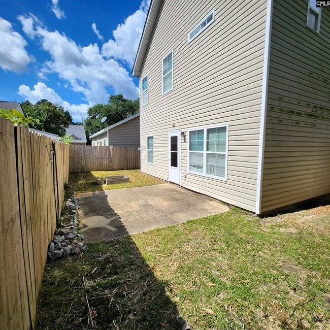 Building Photo - 330 Large Oak Loop