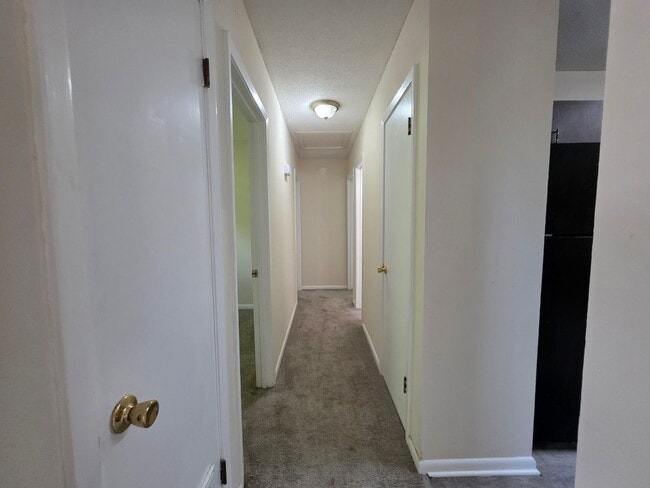 Building Photo - Nicely updated 3BR/1.5BA with fenced in ba...