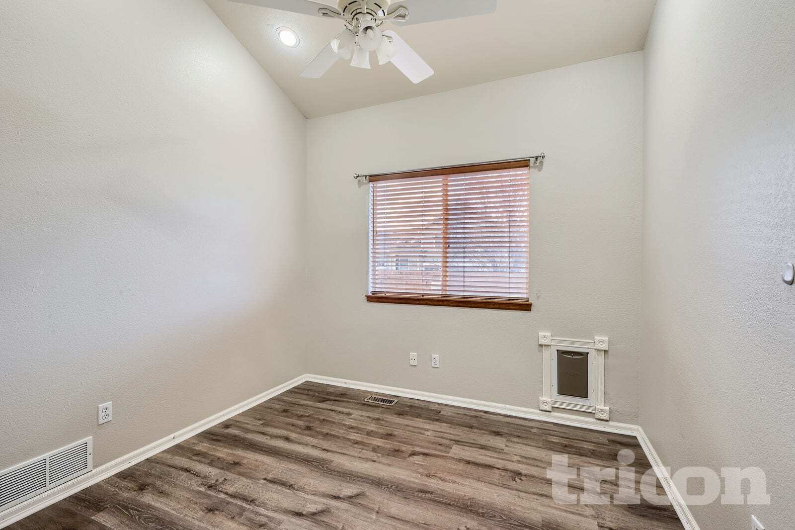 Building Photo - 995 Cobblestone Dr