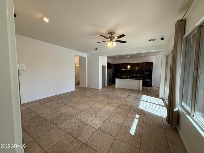 Building Photo - 2807 E Desert Broom Pl