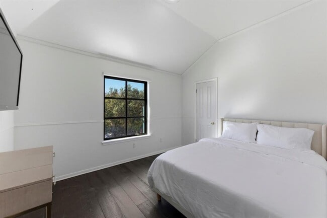 Building Photo - 6405 Aden Ln