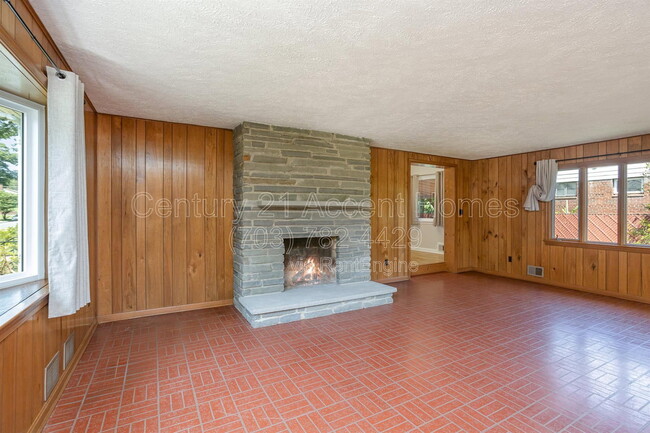 Building Photo - 3233 Holly Hill Dr
