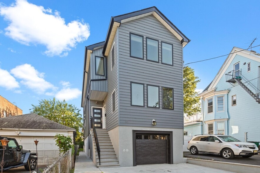 Front View-Unit B - 68 W 52nd St