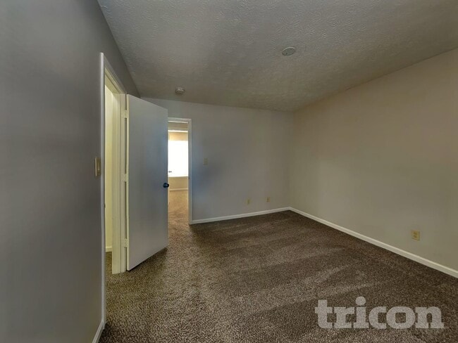 Building Photo - 5220 Tamarisk Ct