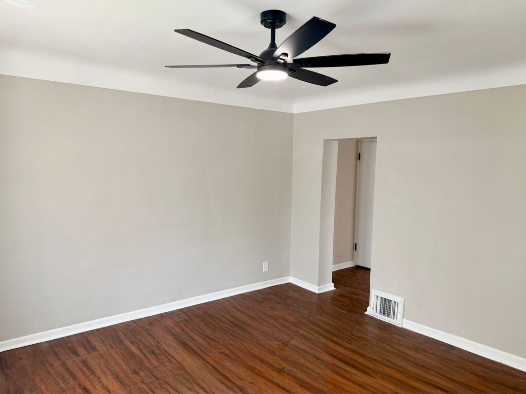 Building Photo - 1928 Macklind Ave