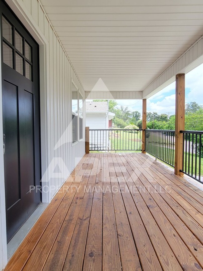Building Photo - Recently Built 3Bd - 2 Ba Single Family Ho...