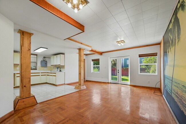 Building Photo - 72 Huntington Dr