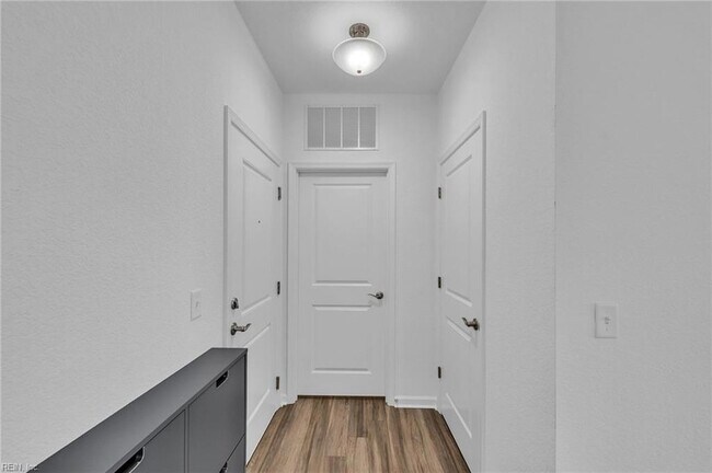 Building Photo - 1732 Dromolin Dr
