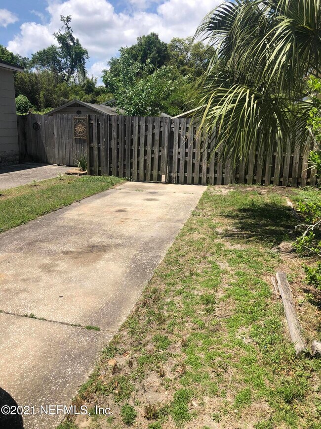 Building Photo - 2068 Camden Ave