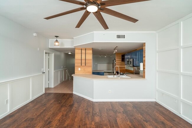 Building Photo - 1005 Bella Vista Blvd