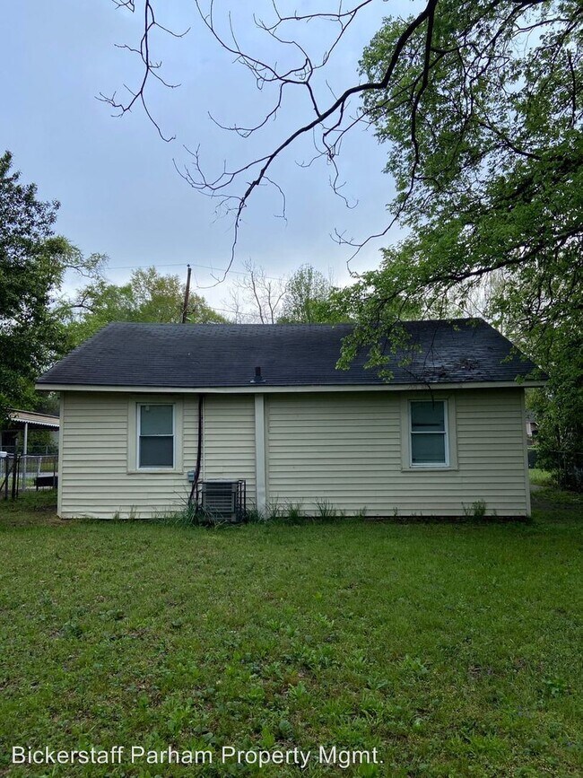 Building Photo - 2 br, 1 bath House - 2406 Clover Lane