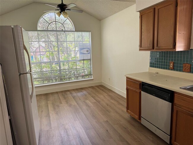 Building Photo - 709 Shade Tree Dr