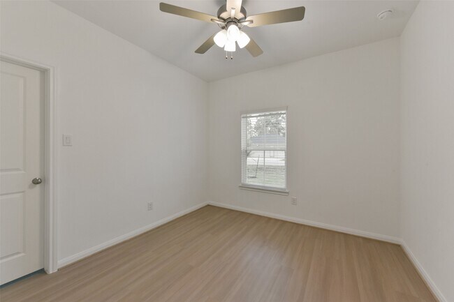 Building Photo - 13602 Pine Dr