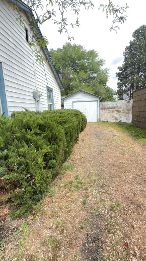 Building Photo - 2 Bedroom / 1 Bathroom Home in Madras Oregon