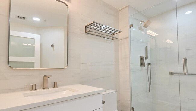 Building Photo - 255 Evernia St