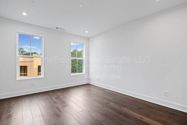 Building Photo - 201 New St