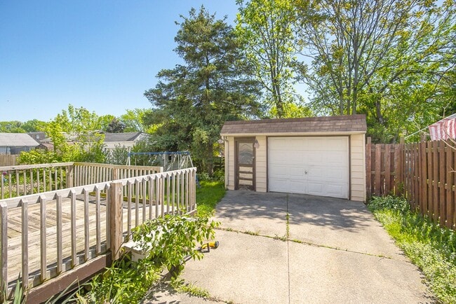 Building Photo - 3 BED 1 BATH BEAUTIFUL SINGLE FAMILY HOME ...