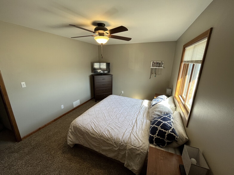 Master Bedroom - W245N6688 Bowling Green Ct