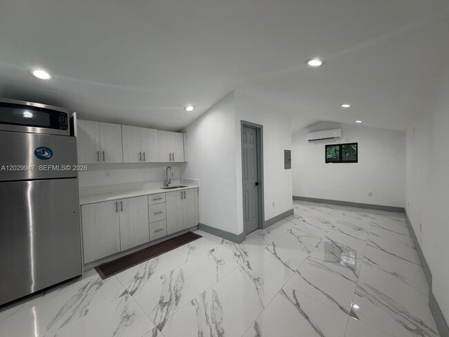 Building Photo - 5350 NW 174th Dr