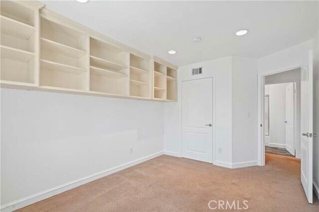 Building Photo - 5194 Legacy Ct