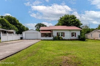 Building Photo - Maryville 37804 - 2 bedroom, 1 bath home w...