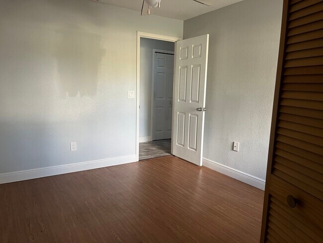 Building Photo - 325 Redwing Way