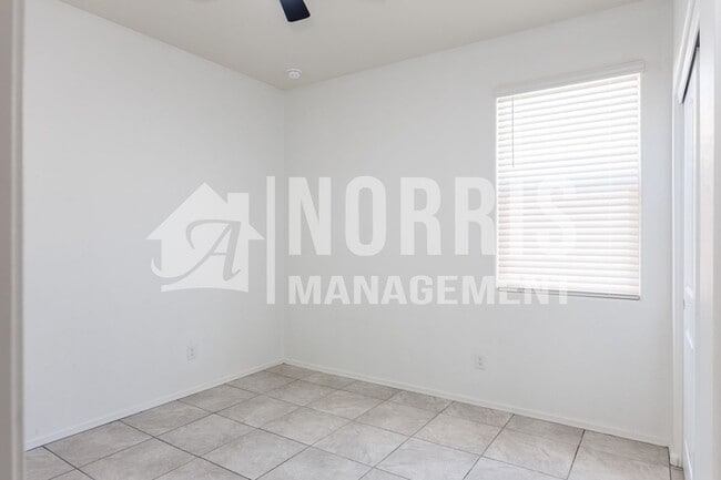 Building Photo - Low Maintenance Home Centrally Located