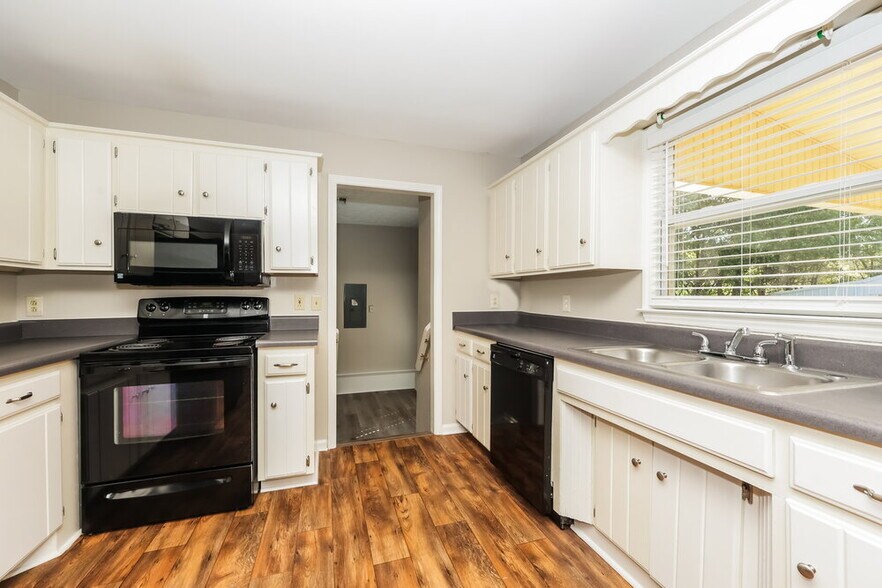 Building Photo - 2813 Edward Ct