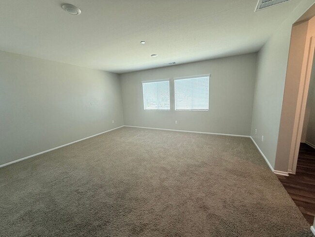 Building Photo - Beautiful Two Story Home, 3 Bedrooms, 2.5 Bathrooms, Solar Panels,